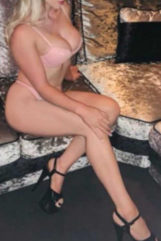 Dolly  - Home Counties  Escort
